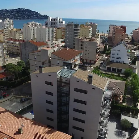 Inmosantos Nuria Apartment Roses